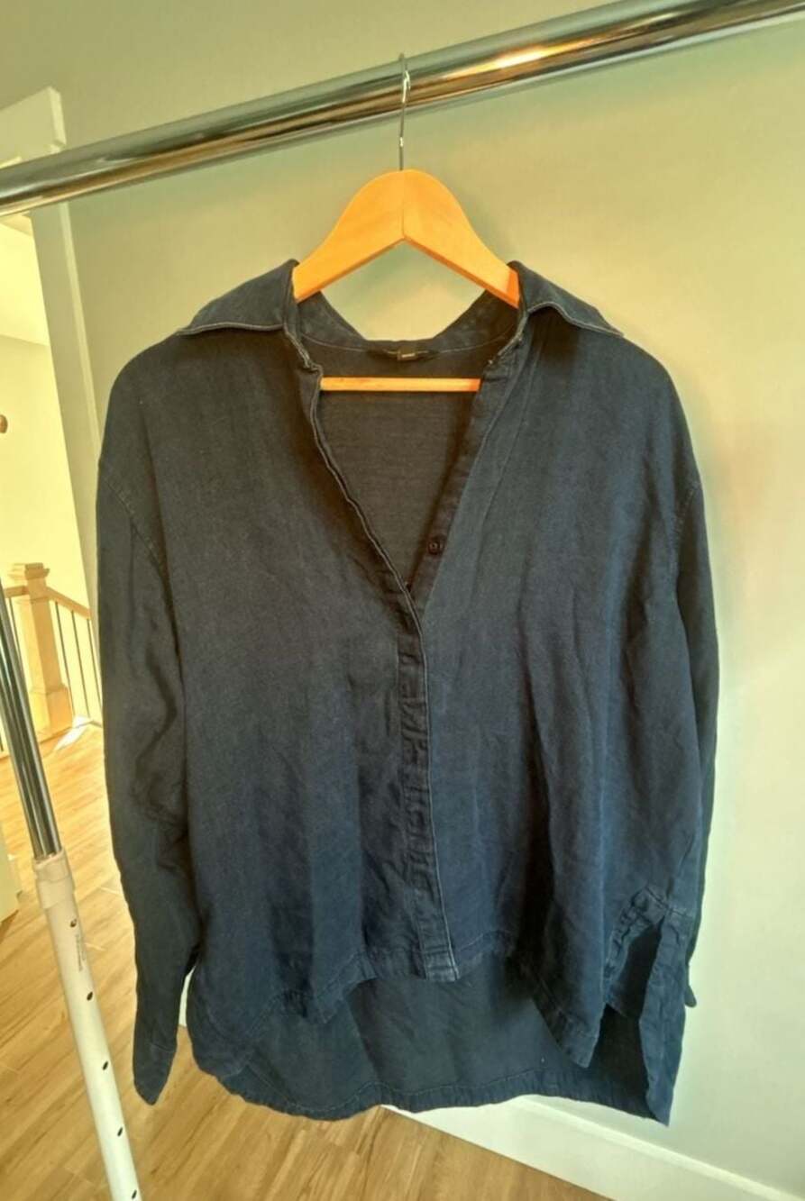 Banana Republic Women's Navy Linen Button-Down Shirt with High-Low Hem